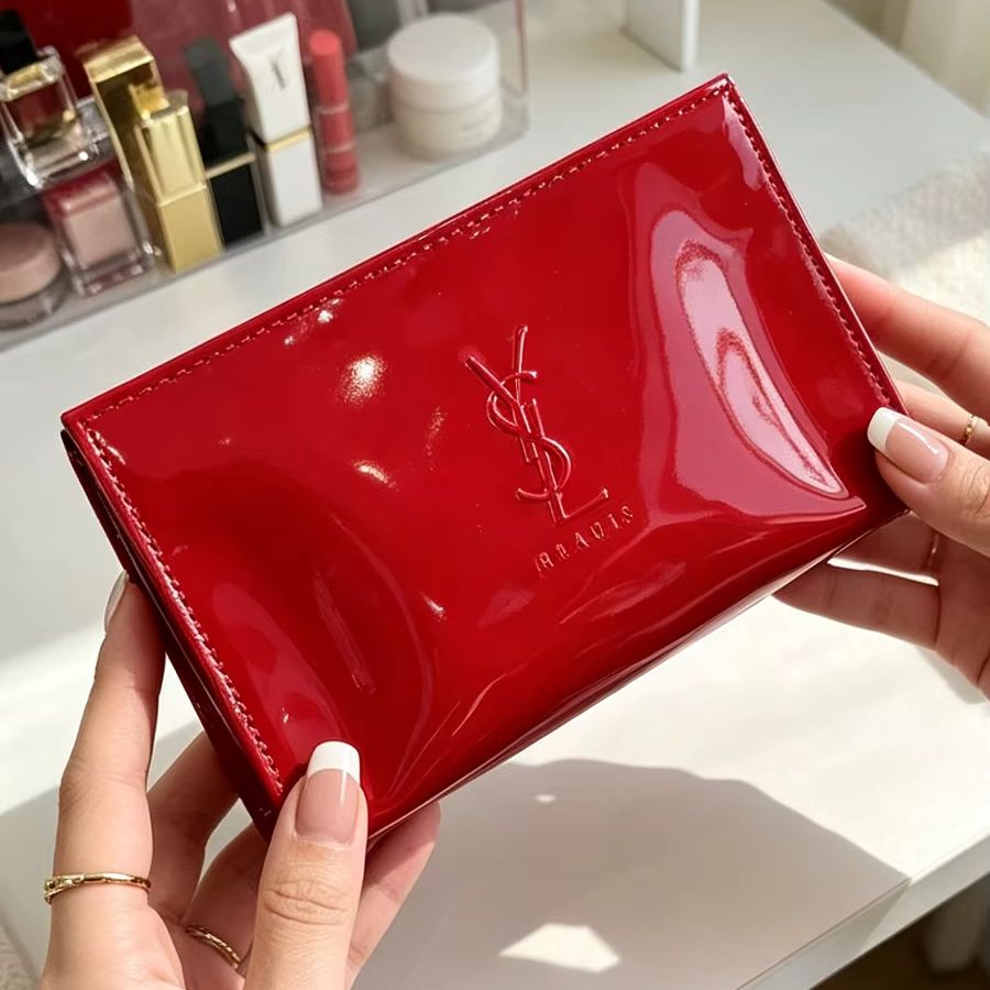 YSL Rote Lackleder-Kosmetiktas – Luxury Skincare Logo Bewertung und Preis